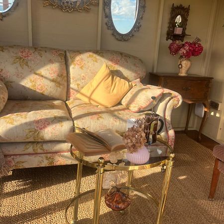 The Pink Cottage Upstairs Suite & Garden Summer Room Whitehead Esterno foto