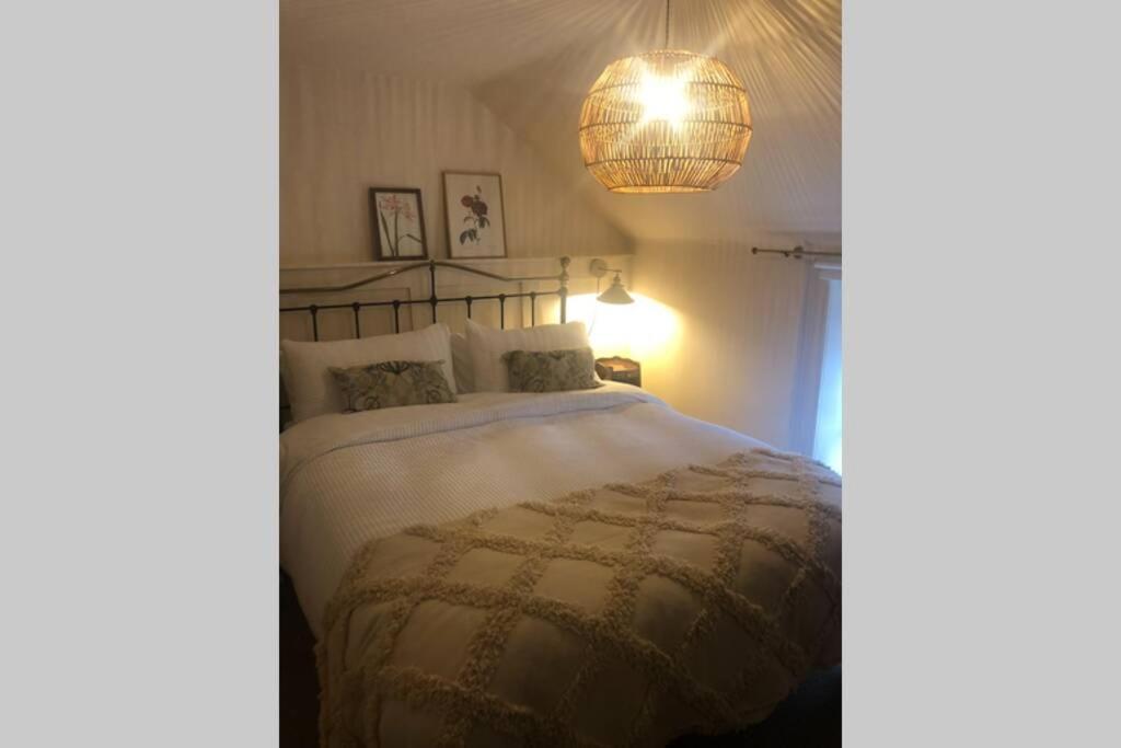 The Pink Cottage Upstairs Suite & Garden Summer Room Whitehead Esterno foto