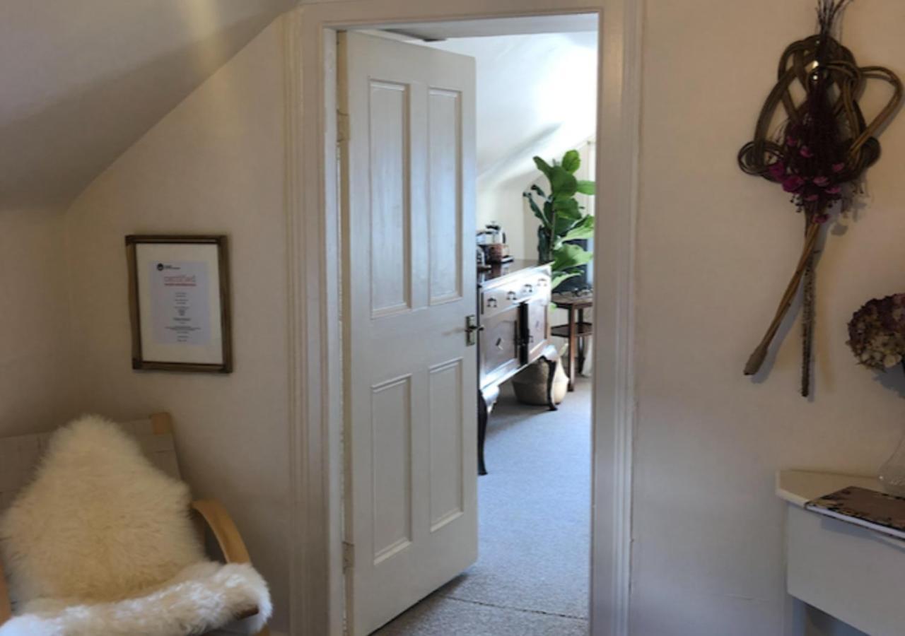 The Pink Cottage Upstairs Suite & Garden Summer Room Whitehead Esterno foto