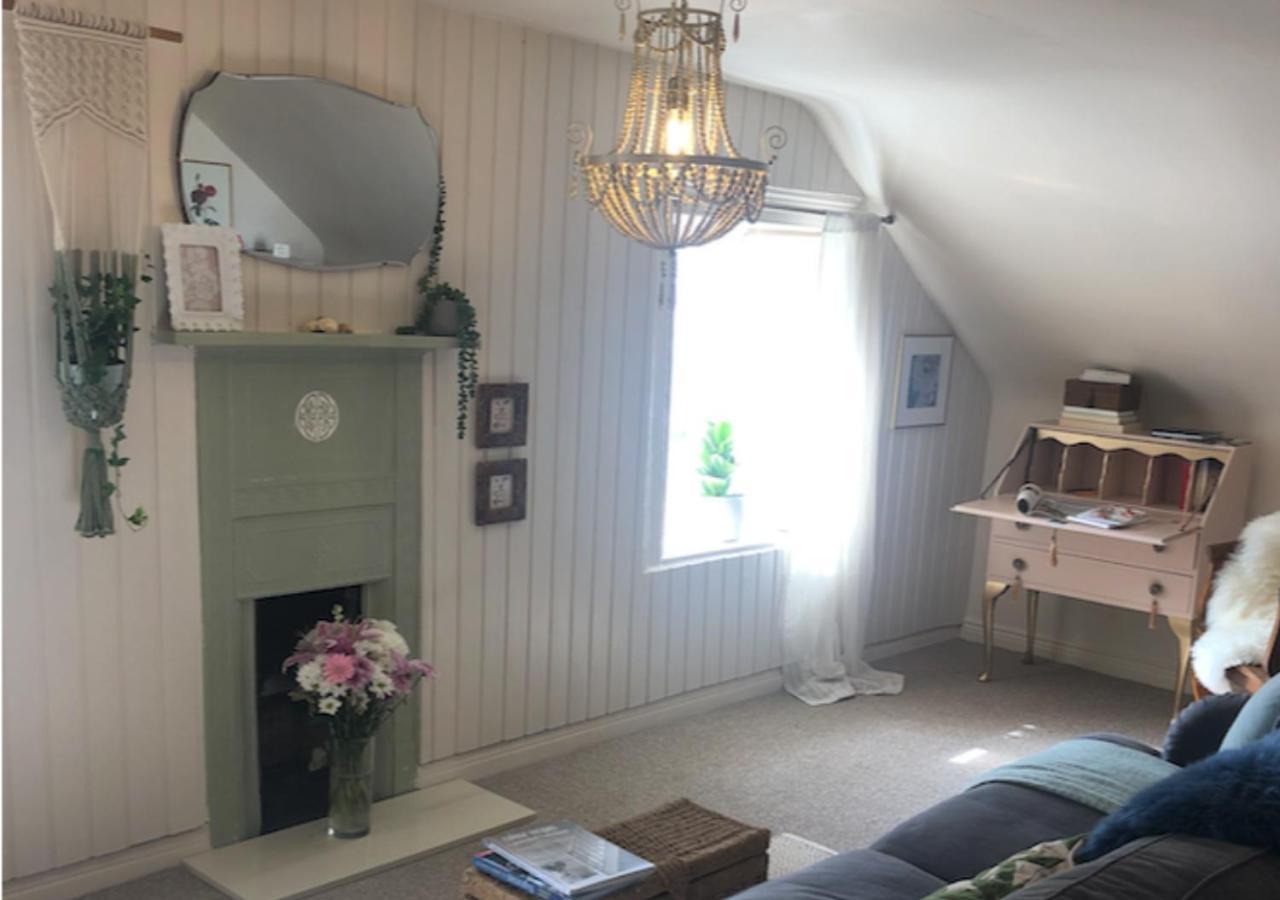 The Pink Cottage Upstairs Suite & Garden Summer Room Whitehead Esterno foto