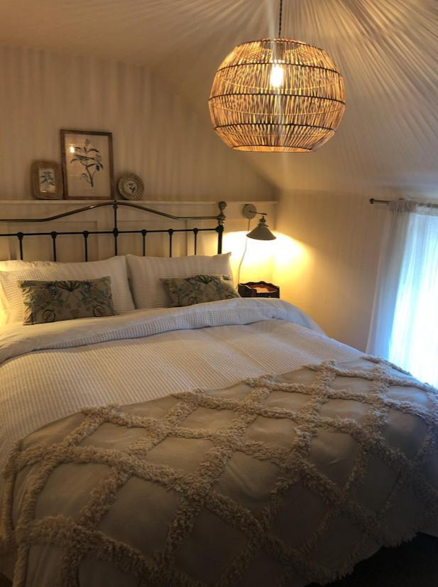 The Pink Cottage Upstairs Suite & Garden Summer Room Whitehead Esterno foto