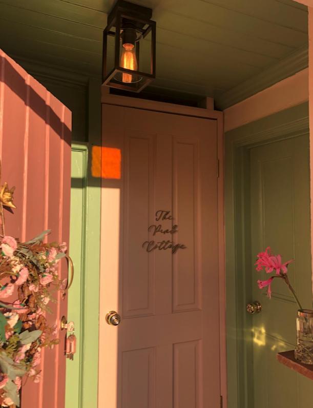 The Pink Cottage Upstairs Suite & Garden Summer Room Whitehead Esterno foto