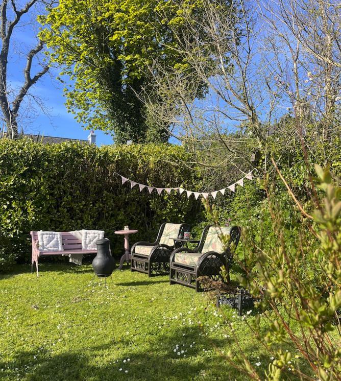 The Pink Cottage Upstairs Suite & Garden Summer Room Whitehead Esterno foto