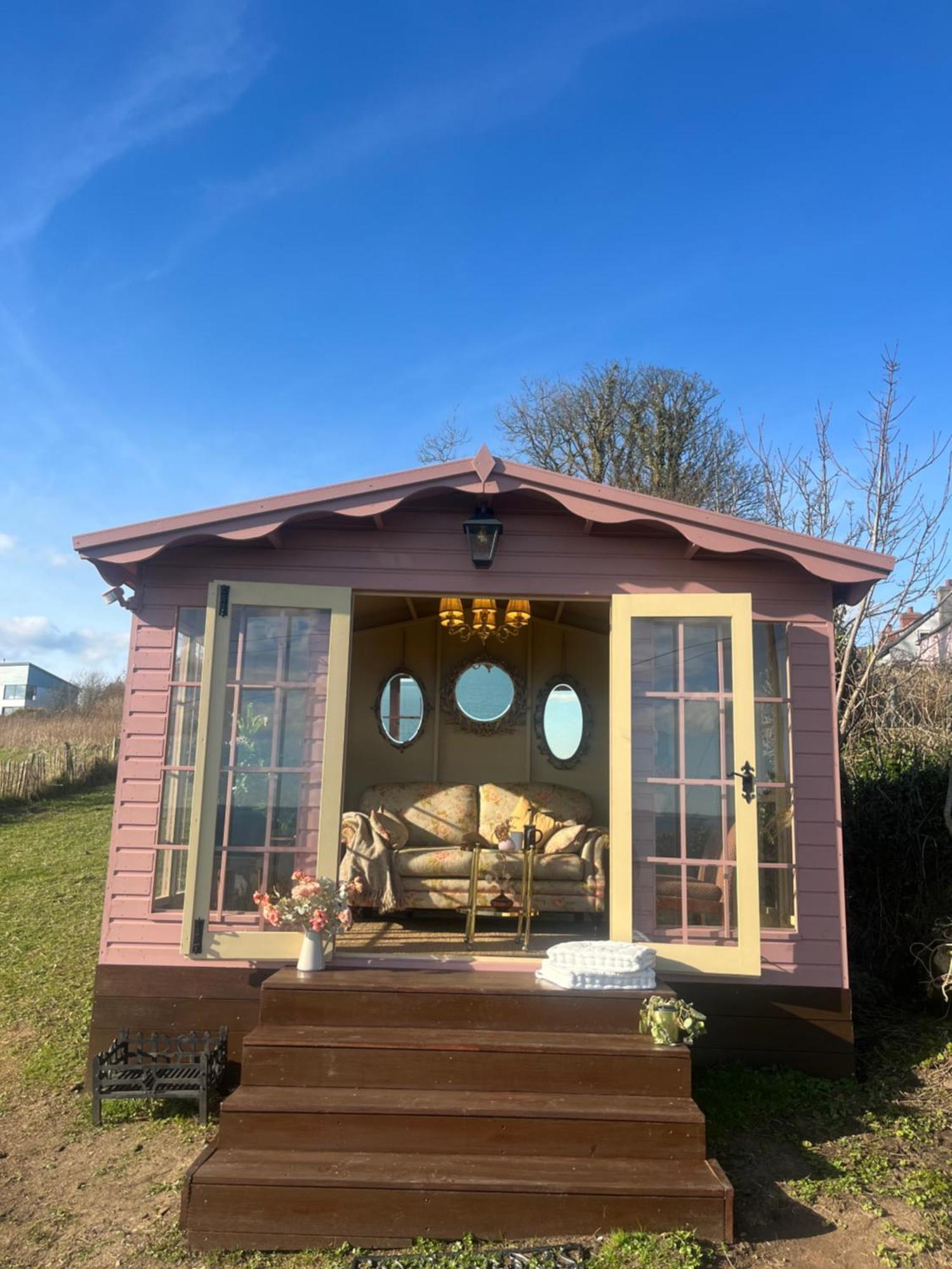 The Pink Cottage Upstairs Suite & Garden Summer Room Whitehead Esterno foto